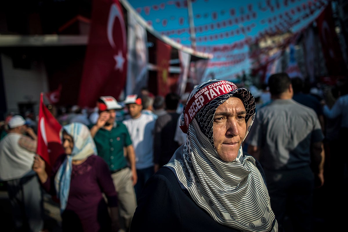 Une femme supportrice du Président Erdogan (…)