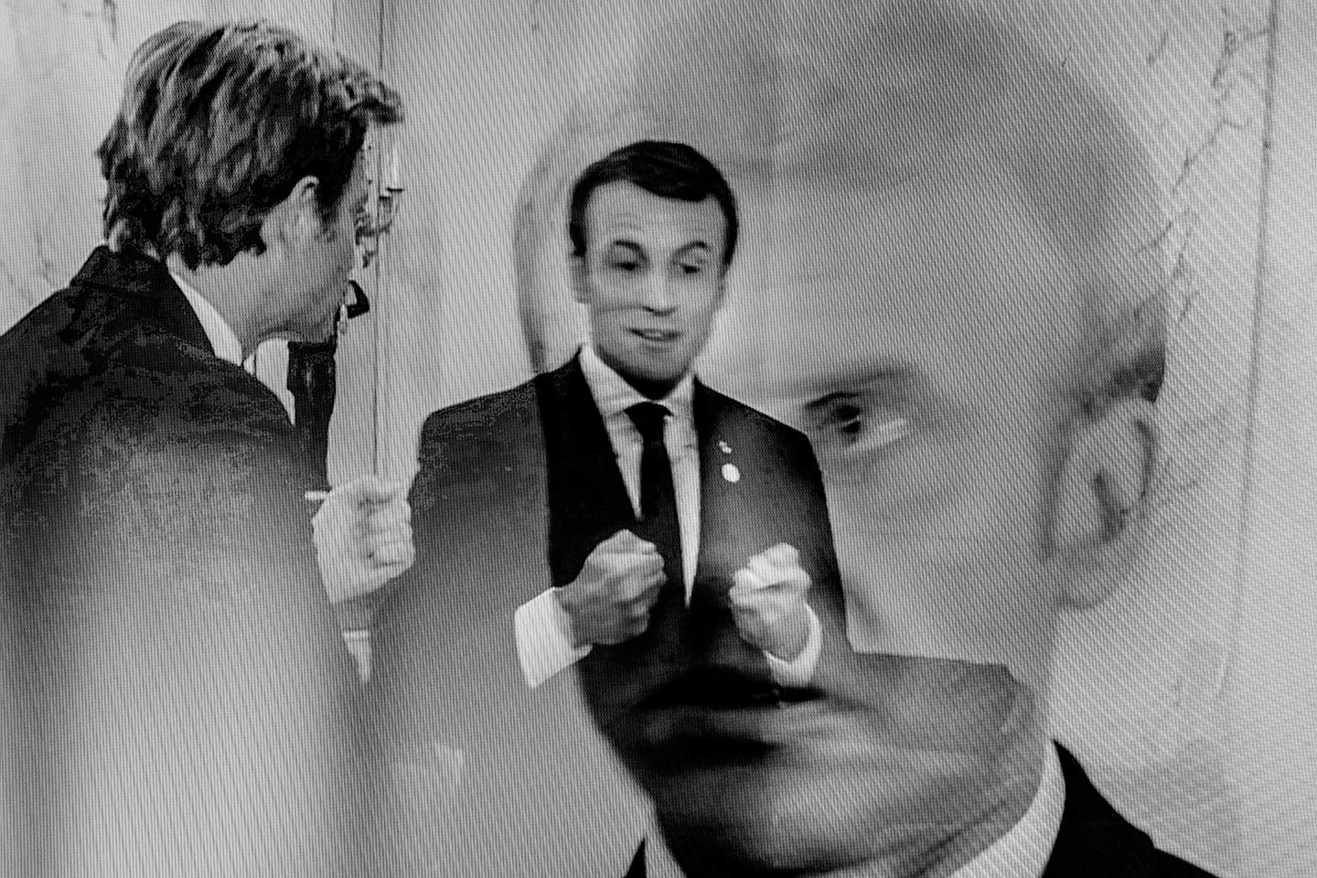 Macron au coin du feu des questions de Delahousse