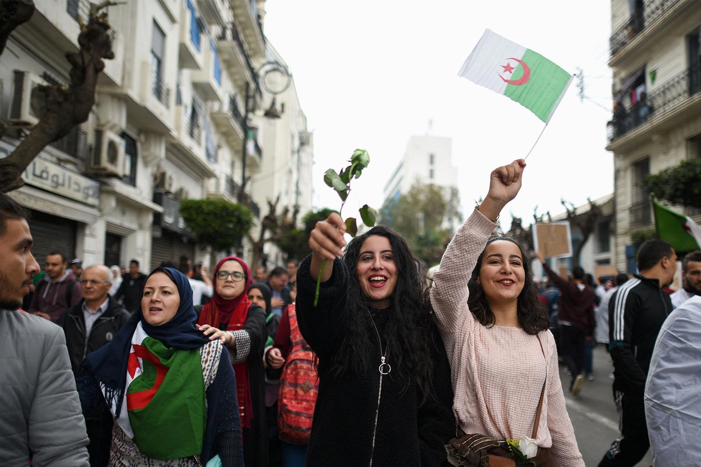 RÃ©sultat de recherche d'images pour "femmes algÃ©riennes manifestations"