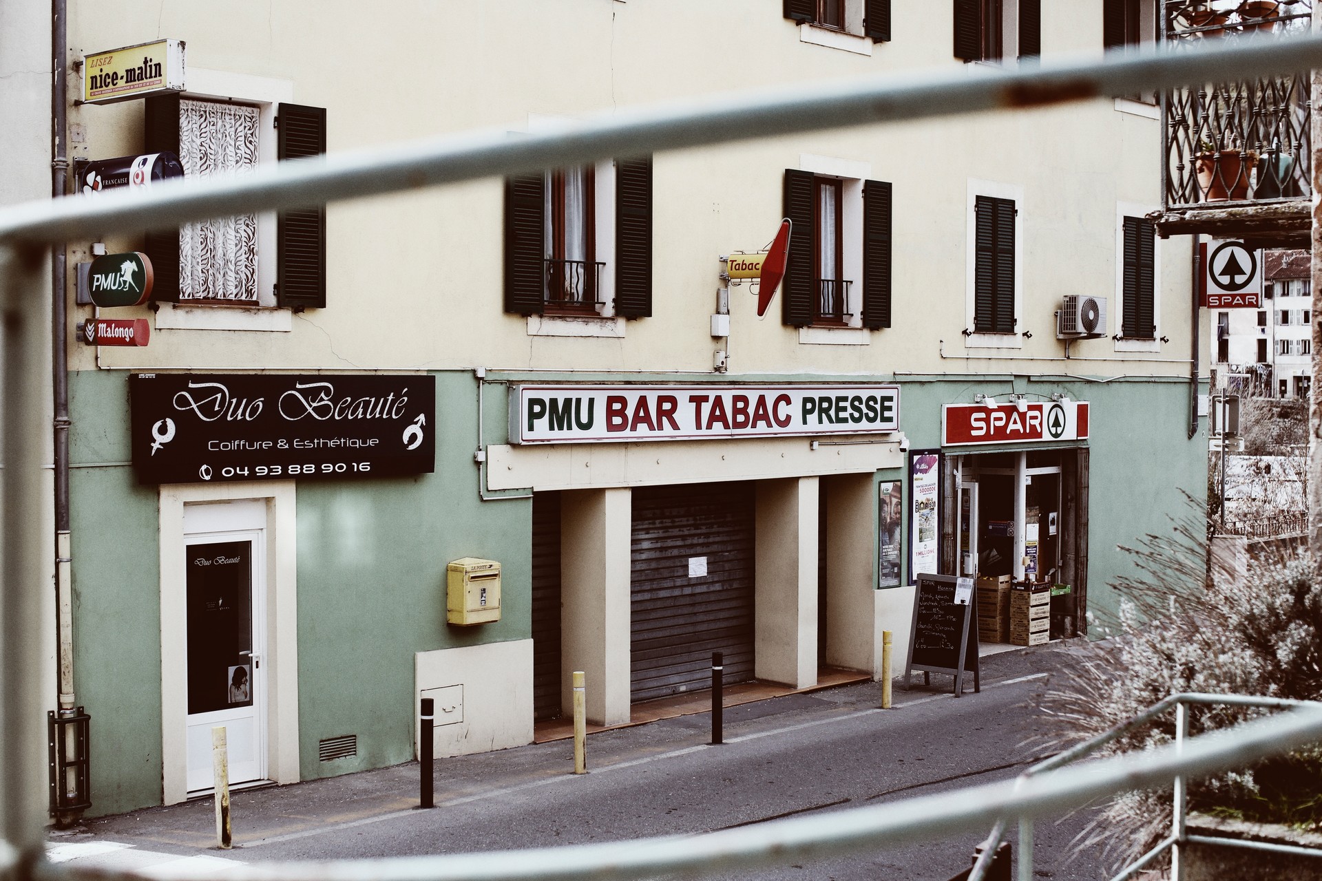 Le bar tabac de la Gare ; la rue Saint-Sébastien