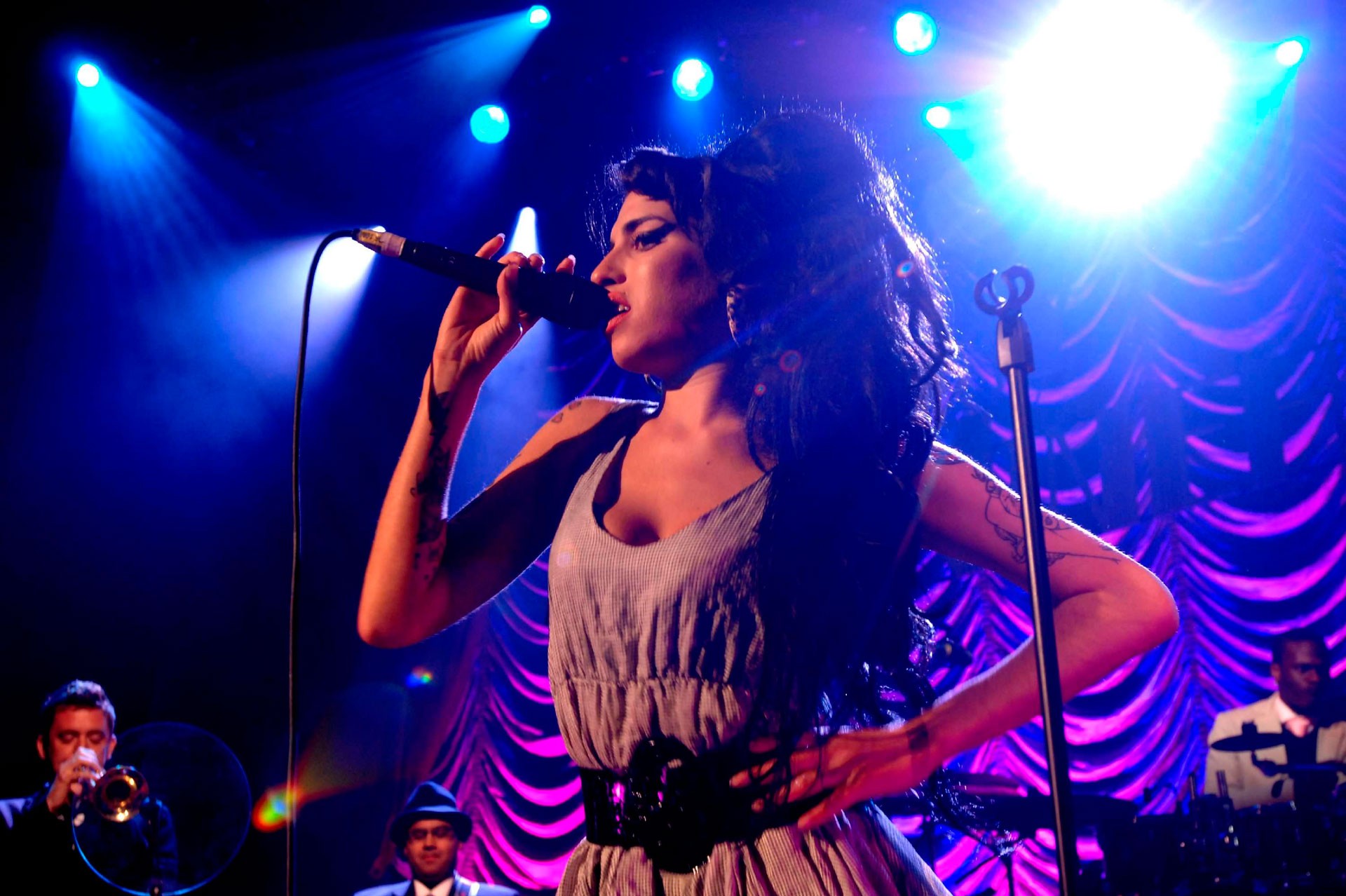 Amy Winehouse, un style rétro-éclairé