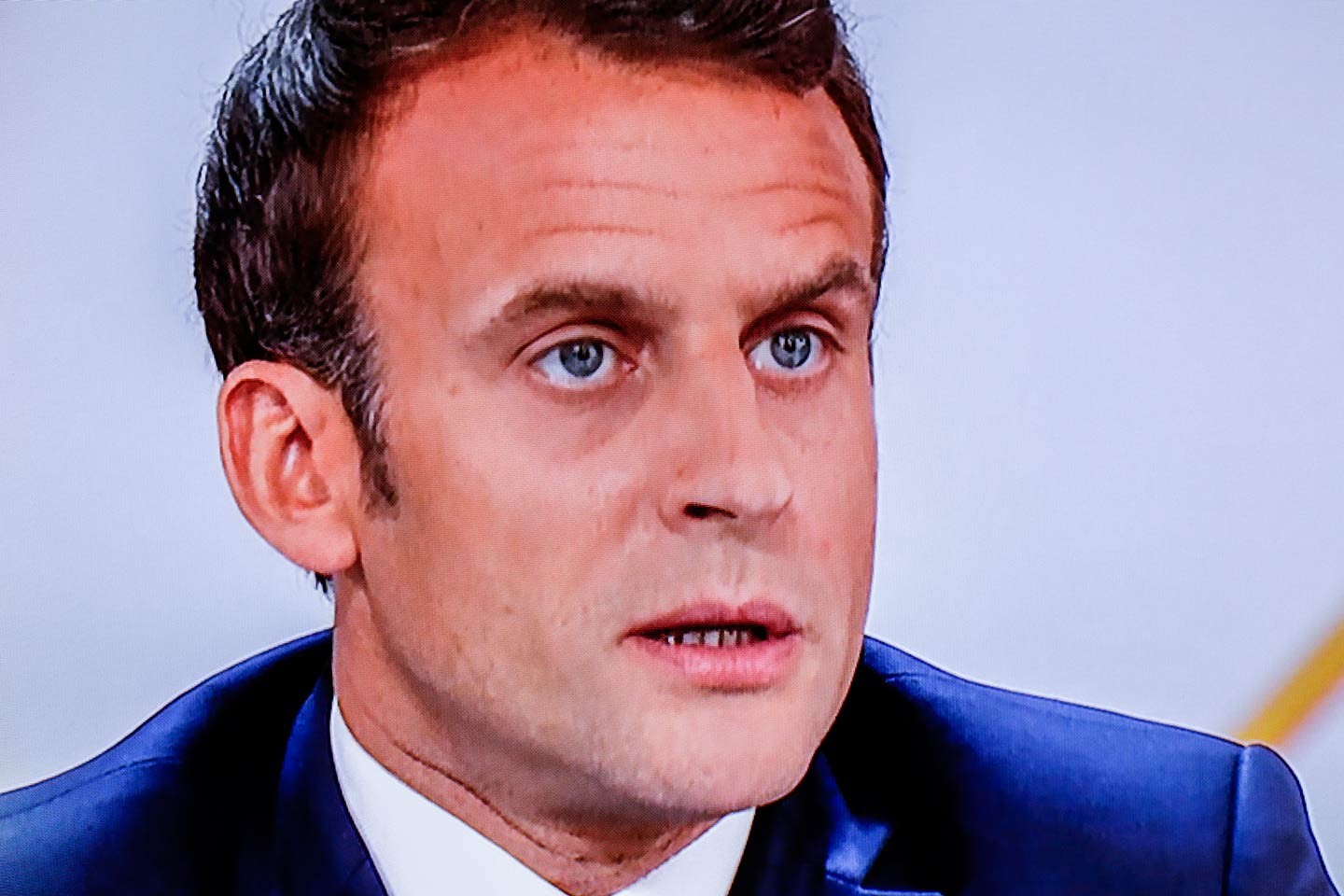 Macron republie ses petites annonces
